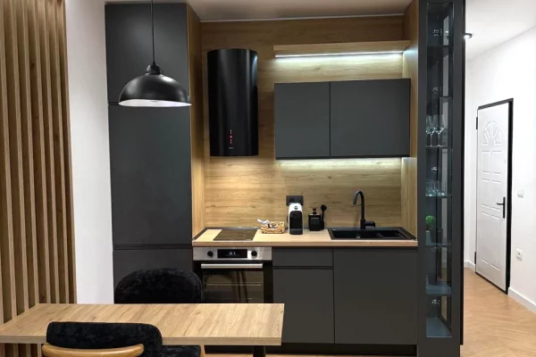 Shtepi ne shitje Apartament ne Tirane, 1+1, Mobilimi Bosh, pa mobiluar, Pagesa 180,000  Euro.