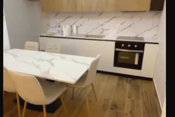 Shtepi ne shitje Apartament ne Tirane, 2+1, Mobilimi Bosh, pa mobiluar, Pagesa 220,000  Euro.