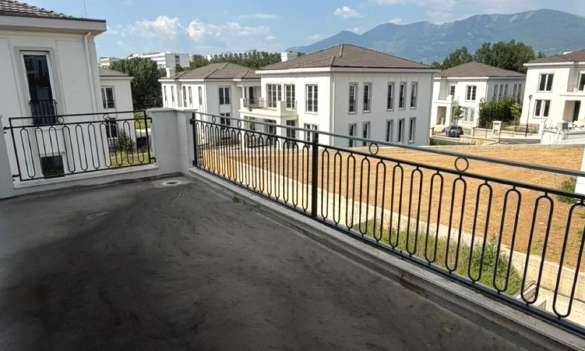 Luxury villas for sale in Tirana 4+1, Emty