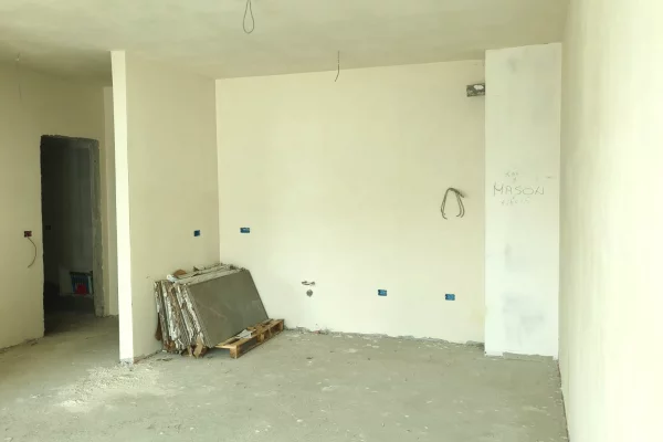 Shtepi ne shitje Apartament ne Tirane, 2+1, Mobilimi Bosh, pa mobiluar, Pagesa 240,000  Euro.