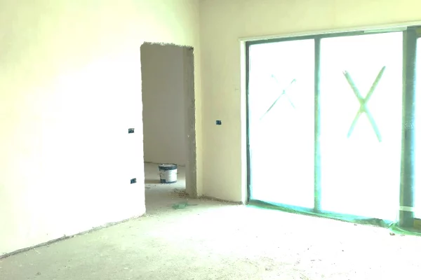 Shtepi ne shitje Apartament ne Tirane, 2+1, Mobilimi Bosh, pa mobiluar, Pagesa 240,000  Euro.