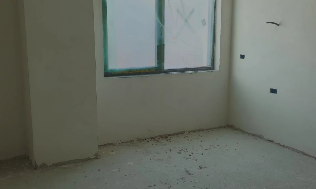 Shtepi ne shitje Apartament ne Tirane, 2+1, Mobilimi Bosh, pa mobiluar, Pagesa 240,000  Euro.