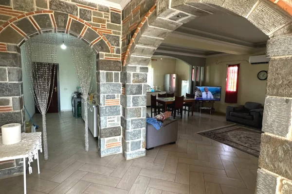 Shtepi ne shitje Vila Luksoze ne Tirane, 4+1, Mobilimi E mobiluar, Pagesa 280,000  Euro.