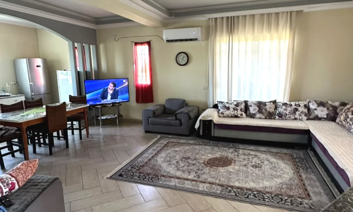 Shtepi ne shitje Vila Luksoze ne Tirane, 4+1, Mobilimi E mobiluar, Pagesa 280,000  Euro.