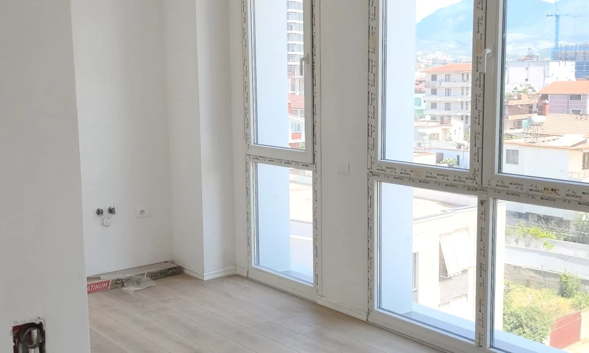 Shtepi ne shitje Apartament ne Tirane, 1+1, Mobilimi Bosh, pa mobiluar, Pagesa 132,000  Euro.