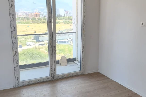 Shtepi ne shitje Apartament ne Tirane, 1+1, Mobilimi Bosh, pa mobiluar, Pagesa 132,000  Euro.