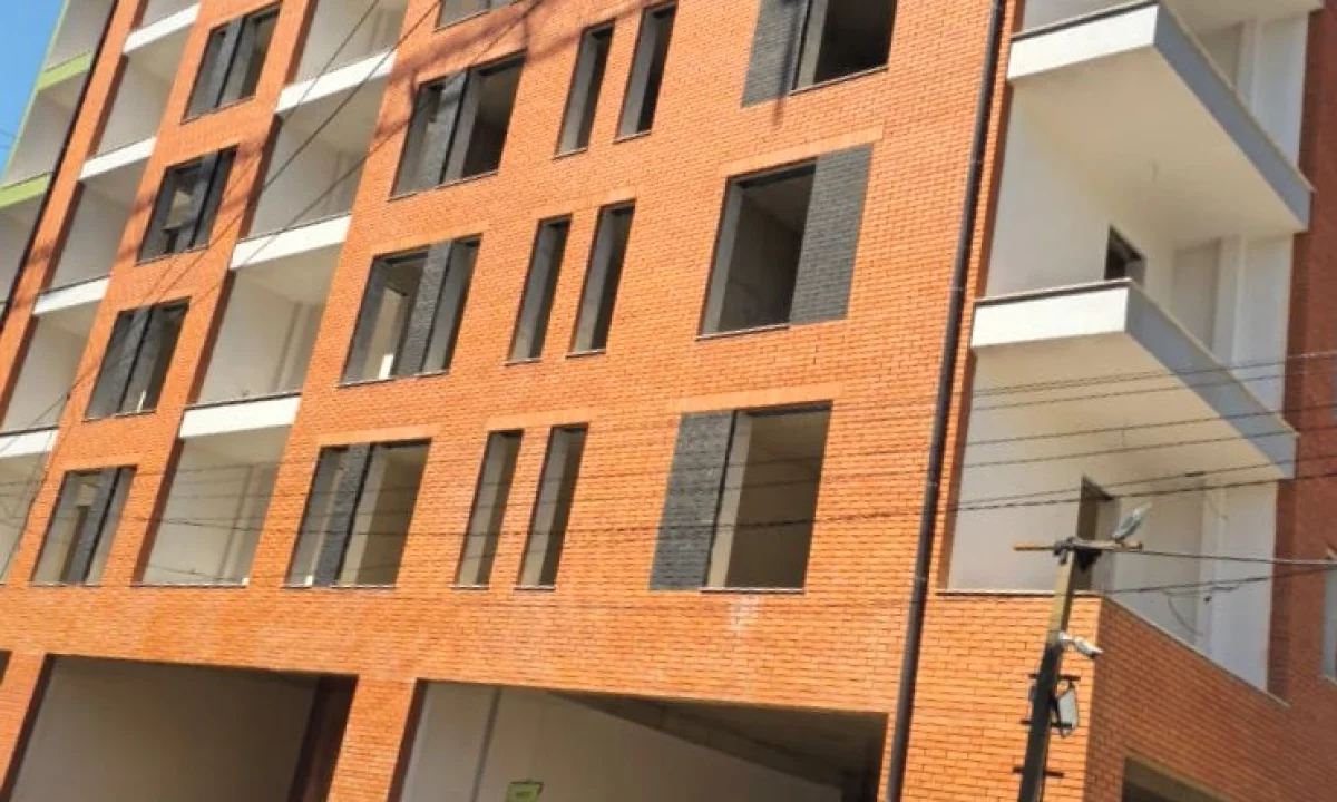 Shtepi ne shitje Apartament ne Tirane, 2+1, Mobilimi Bosh, pa mobiluar, Pagesa 127,200  Euro.