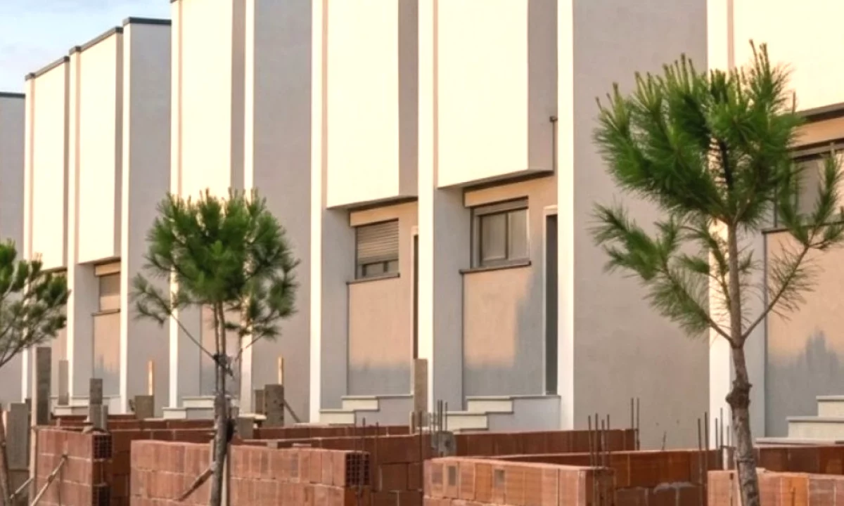 Shtepi ne shitje Apartament ne Durres, 1+1, Mobilimi Bosh, pa mobiluar, Pagesa 20,000,000  Leke.