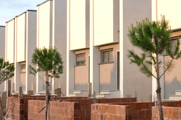 Shtepi ne shitje 1+1 ne Durres - 20,000,000 Leke