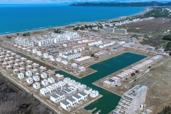 Shtepi ne shitje Apartament ne Durres, 1+1, Mobilimi Bosh, pa mobiluar, Pagesa 20,000,000  Leke.
