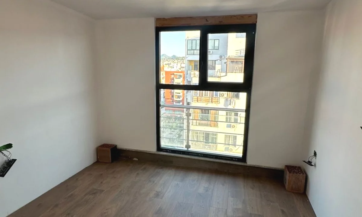 Shtepi ne shitje Apartament ne Tirane, 2+1, Mobilimi Bosh, pa mobiluar, Pagesa 290,000  Euro.