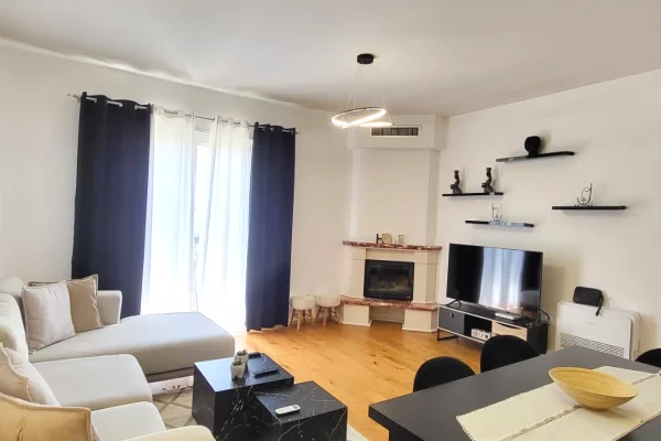Shtepi me qera 2+1 ne Tirane - 1,100 Euro