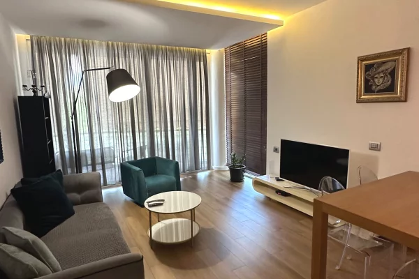 Shtepi me qera 2+1 ne Tirane - 1,000 Euro