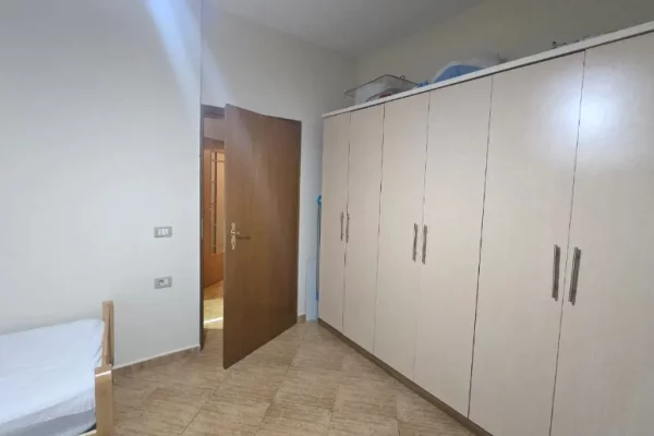 Shtepi me qera Apartament ne Tirane, 2+1, Mobilimi E mobiluar, Pagesa 80,000  Leke.
