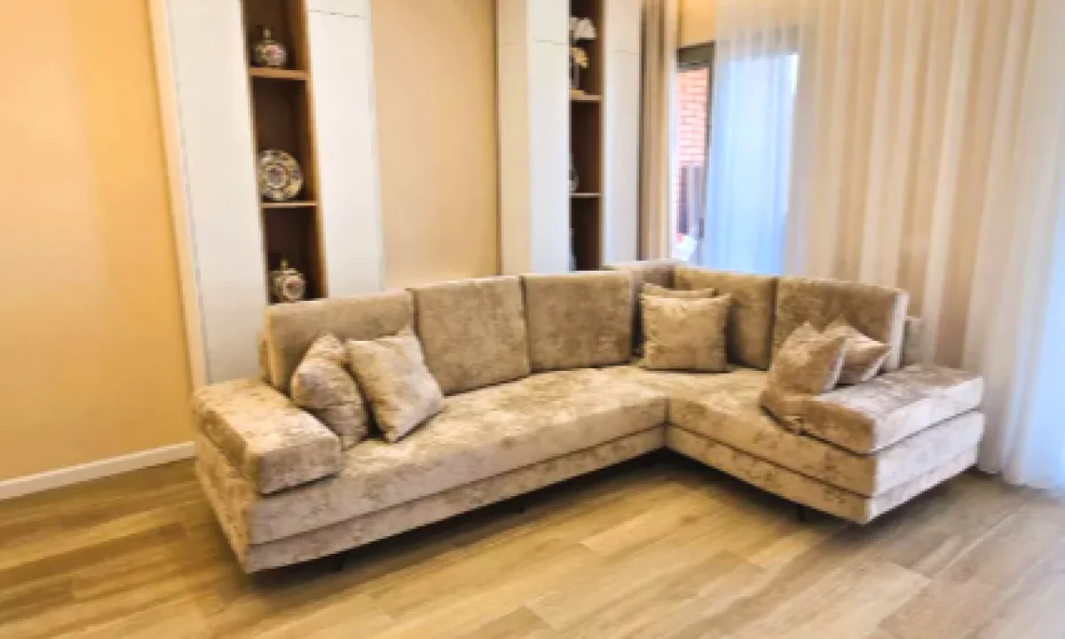 Shtepi me qera Apartament ne Tirane, 2+1, Mobilimi E mobiluar, Pagesa 1,300  Euro.