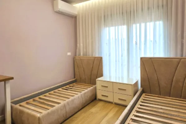 Shtepi me qera Apartament ne Tirane, 2+1, Mobilimi E mobiluar, Pagesa 1,300  Euro.