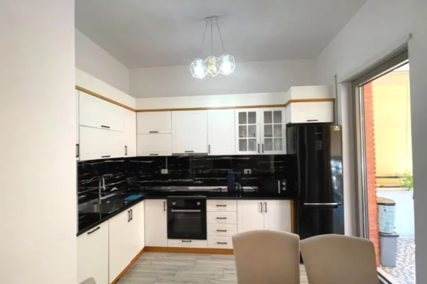 Shtepi me qera Apartament ne Tirane, 2+1, Mobilimi Bosh, pa mobiluar, Pagesa 120,000  Leke.