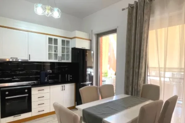Shtepi me qera Apartament ne Tirane, 2+1, Mobilimi Bosh, pa mobiluar, Pagesa 120,000  Leke.