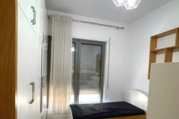Shtepi me qera Apartament ne Tirane, 2+1, Mobilimi Bosh, pa mobiluar, Pagesa 120,000  Leke.