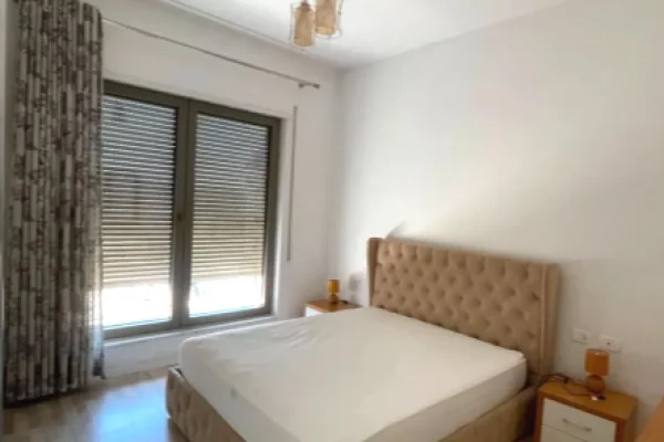 Shtepi me qera 2+1 ne Tirane - 120,000 Leke