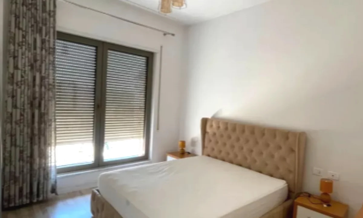 Shtepi me qera Apartament ne Tirane, 2+1, Mobilimi Bosh, pa mobiluar, Pagesa 120,000  Leke.