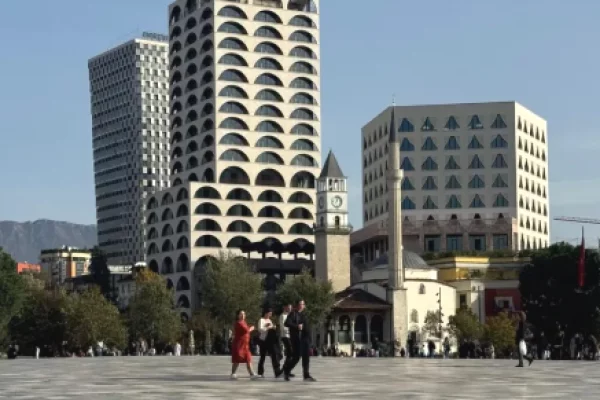 Ambient biznesi ne shitje 1+1 ne Tirane - 330,000 Euro
