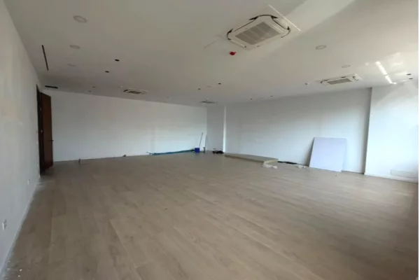 Ambient biznesi me qera 3+1 ne Tirane - 2,380 Euro