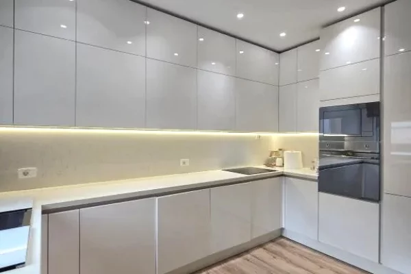 Shtepi ne shitje Apartament ne Tirane, 3+1, Mobilimi E mobiluar, Pagesa 450,000  Euro.