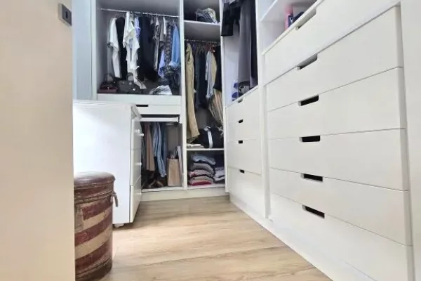 Shtepi ne shitje Apartament ne Tirane, 3+1, Mobilimi E mobiluar, Pagesa 450,000  Euro.