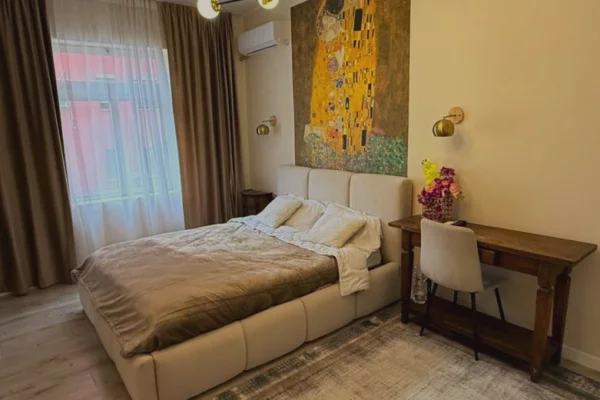 Shtepi ne shitje Apartament ne Tirane, 2+1, Mobilimi E mobiluar, Pagesa 235,000  Euro.
