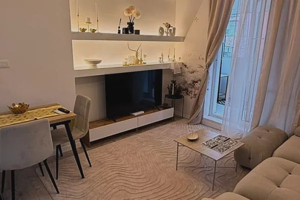 Shtepi ne shitje Apartament ne Tirane, 2+1, Mobilimi E mobiluar, Pagesa 235,000  Euro.