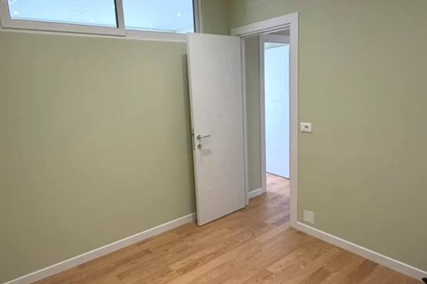 Shtepi ne shitje Apartament ne Tirane, 2+1, Mobilimi Pjeserisht e mobiluar, Pagesa 225,000  Euro.