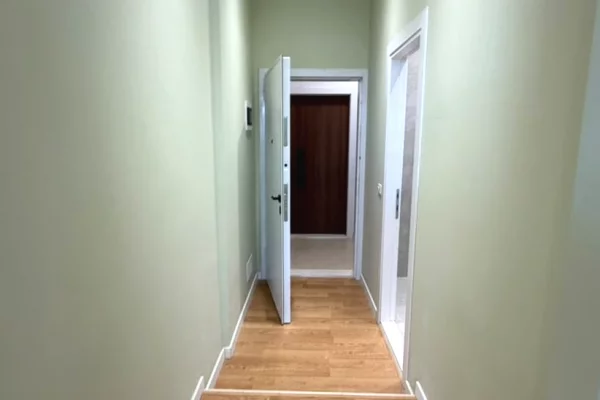 Shtepi ne shitje Apartament ne Tirane, 2+1, Mobilimi Pjeserisht e mobiluar, Pagesa 225,000  Euro.