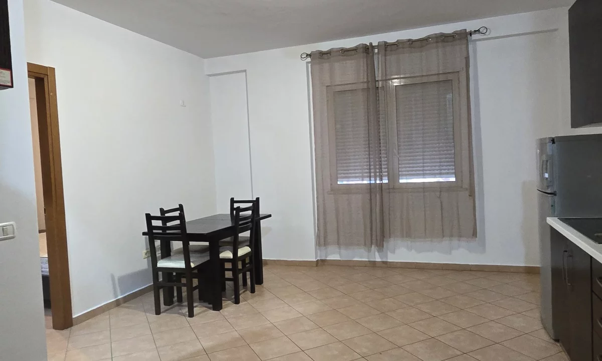Shtepi ne shitje Apartament ne Tirane, 2+1, Mobilimi Bosh, pa mobiluar, Pagesa 160,000  Euro.