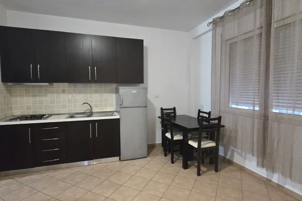 Shtepi ne shitje Apartament ne Tirane, 2+1, Mobilimi Bosh, pa mobiluar, Pagesa 160,000  Euro.