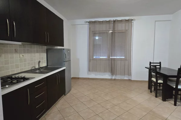 Shtepi ne shitje Apartament ne Tirane, 2+1, Mobilimi Bosh, pa mobiluar, Pagesa 160,000  Euro.