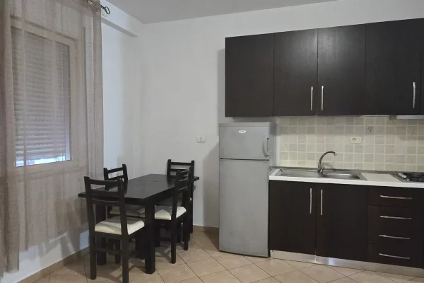 Shtepi ne shitje Apartament ne Tirane, 2+1, Mobilimi Bosh, pa mobiluar, Pagesa 160,000  Euro.