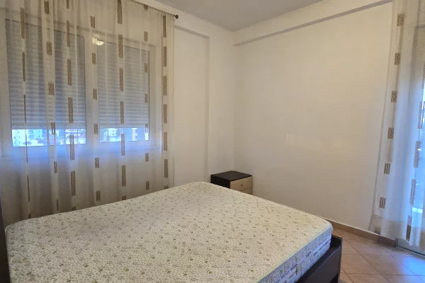 Shtepi ne shitje Apartament ne Tirane, 2+1, Mobilimi Bosh, pa mobiluar, Pagesa 160,000  Euro.