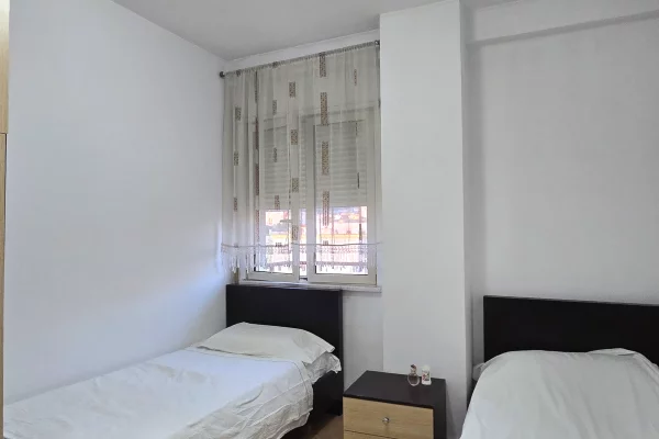 Shtepi ne shitje Apartament ne Tirane, 2+1, Mobilimi Bosh, pa mobiluar, Pagesa 160,000  Euro.