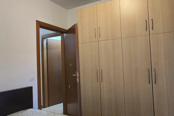 Shtepi ne shitje Apartament ne Tirane, 2+1, Mobilimi Bosh, pa mobiluar, Pagesa 160,000  Euro.
