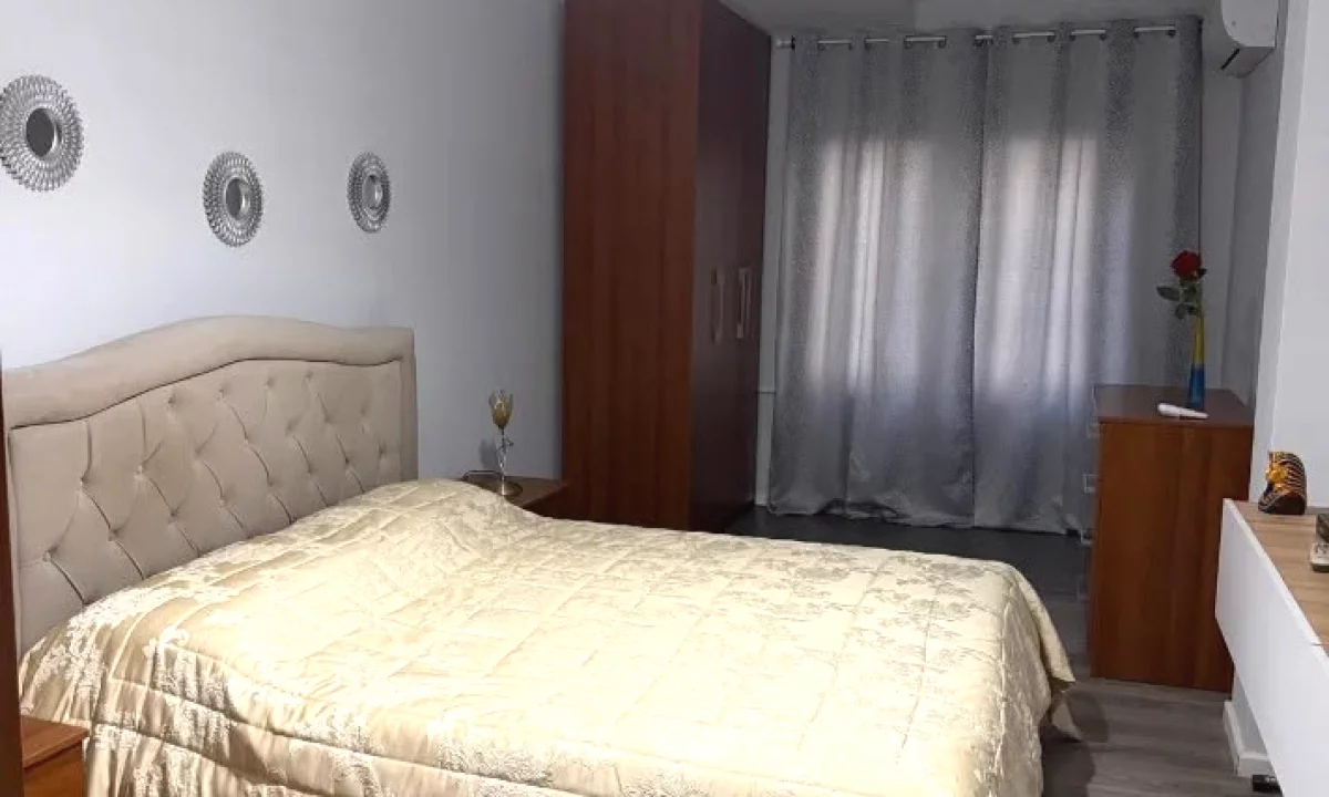 Shtepi ne shitje Vila Luksoze ne Tirane, 4+1, Mobilimi Bosh, pa mobiluar, Pagesa 1,350,000  Euro.