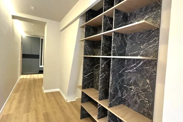 Shtepi ne shitje Apartament ne Tirane, 2+1, Mobilimi E mobiluar, Pagesa 481,000  Euro.