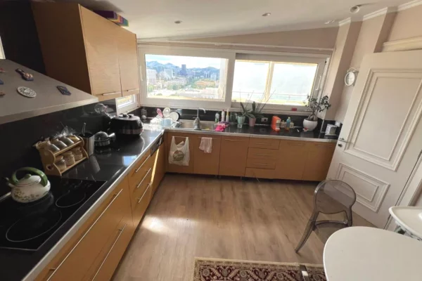 Casa in vendita Appartamento a Tirana, 3+1, Ambiente Arredato, Pagamento 630,000  Euro.