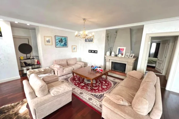 Casa in vendita Appartamento a Tirana, 3+1, Ambiente Arredato, Pagamento 630,000  Euro.