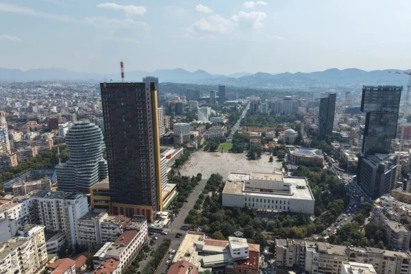 Casa in vendita Appartamento a Tirana, 3+1, Ambiente Arredato, Pagamento 630,000  Euro.