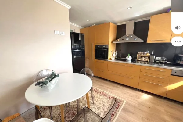 🏡✨ Shitet apartament 3+1 unik – Bulevardi Zogu 1