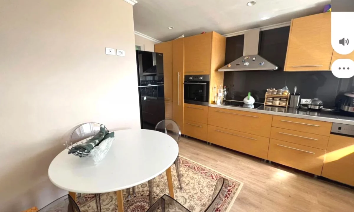 Casa in vendita Appartamento a Tirana, 3+1, Ambiente Arredato, Pagamento 630,000  Euro.