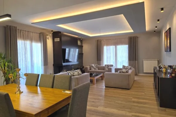 Shtepi ne shitje Apartament ne Tirane, 4+1, Mobilimi E mobiluar, Pagesa 870,000  Euro.
