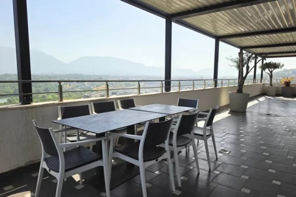 Shtepi ne shitje Apartament ne Tirane, 4+1, Mobilimi E mobiluar, Pagesa 870,000  Euro.