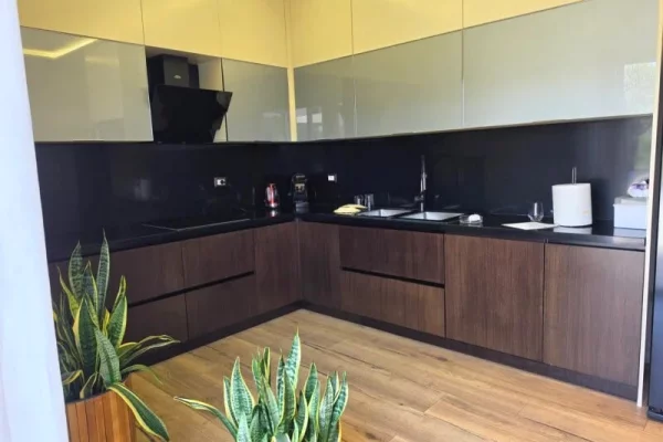 Shtepi ne shitje Apartament ne Tirane, 4+1, Mobilimi E mobiluar, Pagesa 870,000  Euro.